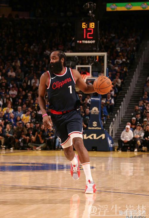 布劳恩抢断哈登 默里命中空位三分 布劳恩抢断哈登 默里命中空位三分