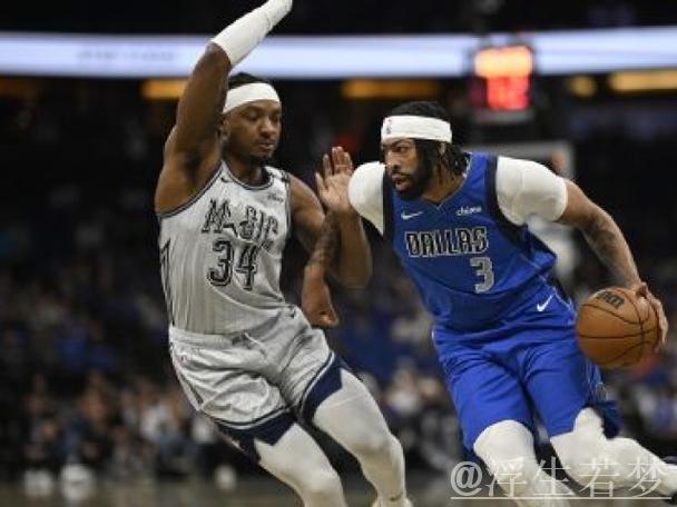 班凯罗35+10表现抢眼,浓眉手感不佳,独行侠客场逆转魔术。 班凯罗35+10表现抢眼,浓眉手感不佳,独行侠客场逆转魔术。