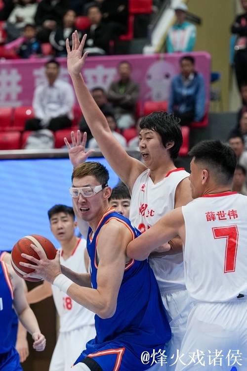 十五运会：男篮成年组小组赛 四川94-70战胜河南